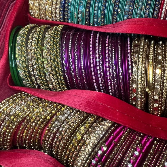 HUGE BOX OF BRACELETS 💝✨ - Picture 3 of 12